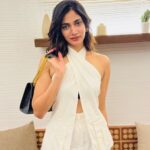 Losliya Mariyanesan Instagram - Overflowing with gratitude 🤍🤍
