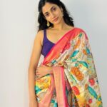 Losliya Mariyanesan Instagram - ✨ Saree @tribanga_india Earrings @adornachennai