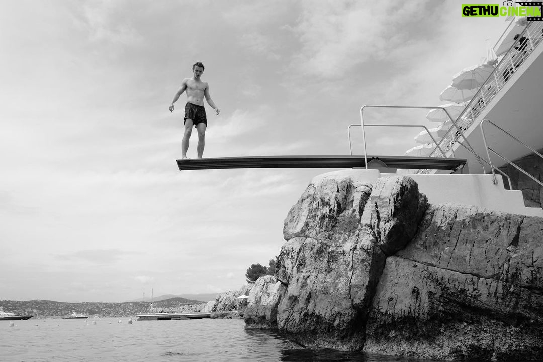 Louis Partridge Instagram - @louispartridge_ chilling at @hotelducapedenroc the morning after the @prada x @vanityfair party, shot by @gregwilliamsphotography. #LouisPartridge #VanityFair #Prada #HotelDuCap #Cannes #CannesFilmFestival #leicaq3 #GregWilliamsPhotography #GregWilliams