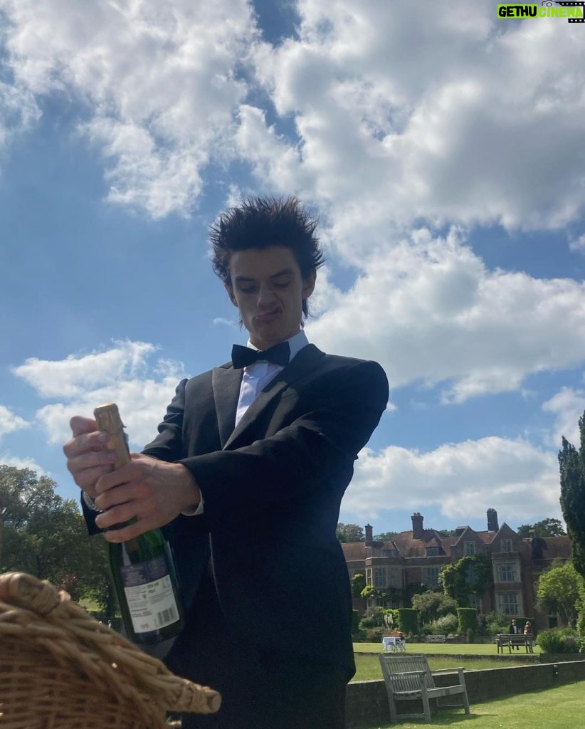 Louis Partridge Instagram - Sid the marquess of Basilwether… Thanks @ysl for kitting me out🤍 Glyndebourne Festival Opera
