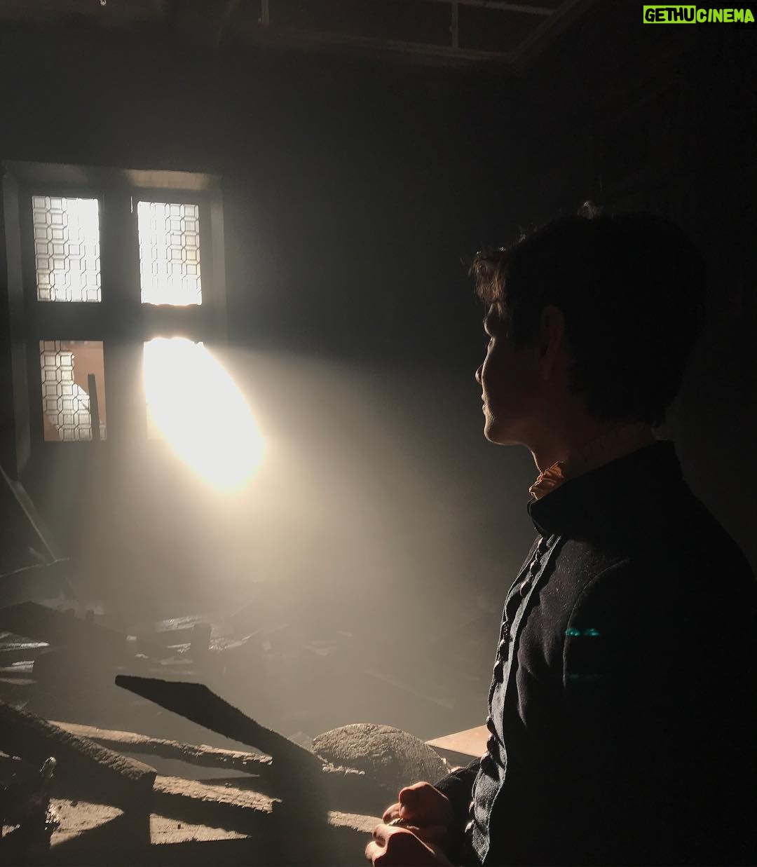 Louis Partridge Instagram - Thank you to everyone who made Medici III possible. I’ve learnt so much from the most amazing people, been an absolute honour🇮🇹 - - - @jacobdudman @johnnyharris @synnkarlsen @danielsharman @sebastiandesouza @gracemayoleary @william.franklyn.miller @ellierrico @aurora_ruffino_officialpage @jack_r0th @ver.on.ice @francesco_montanari_official @gualtieroburzi @davidbrooks31 @lorenzo_insenga @rosevictoriawilliams @lamastronardi @joantinori @frademartini Rome, Italy