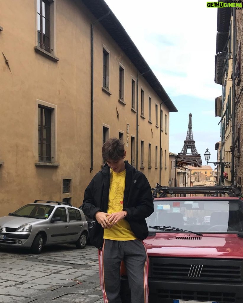 Louis Partridge Instagram - Take me back to Paris😫💫 Tour Eiffel