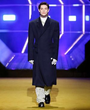 Louis Partridge Instagram - Massive massive thank you to Raf, Mrs Prada and everyone who made the show possible. What an honour. Thanks also for trusting me not to trip up in those big boots🤍🥂 @prada #PradaFW22