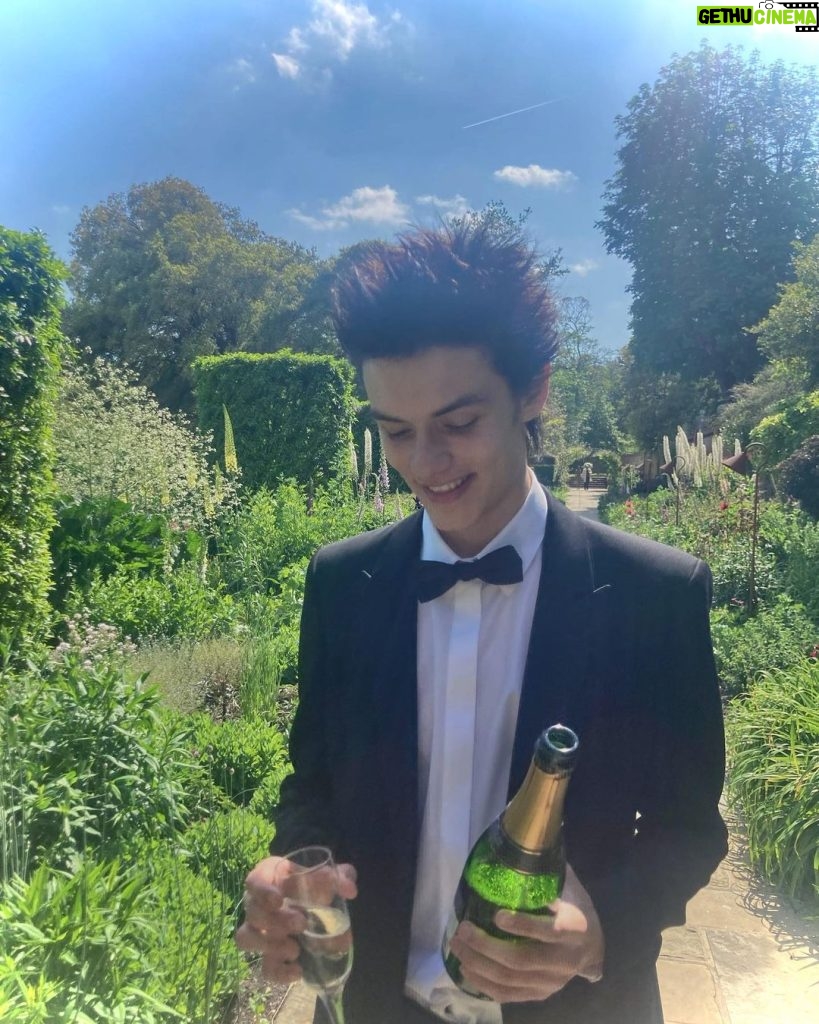 Louis Partridge Instagram - Sid the marquess of Basilwether… Thanks @ysl for kitting me out🤍 Glyndebourne Festival Opera