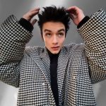 Louis Partridge Instagram - To see these clothes worn by an actual model, watch ‘Le Défilé’ 🤪 @amiparis #AmiFW21 ❤️