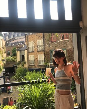 Louis Partridge Instagram - Happy Birthday big sis, you’re like family to me 🥰  stay cool and I’ll stay aspiring to be like you 

❤️❤️

@issiepartridge