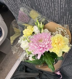 Louis Partridge Instagram - Surprise💐💐