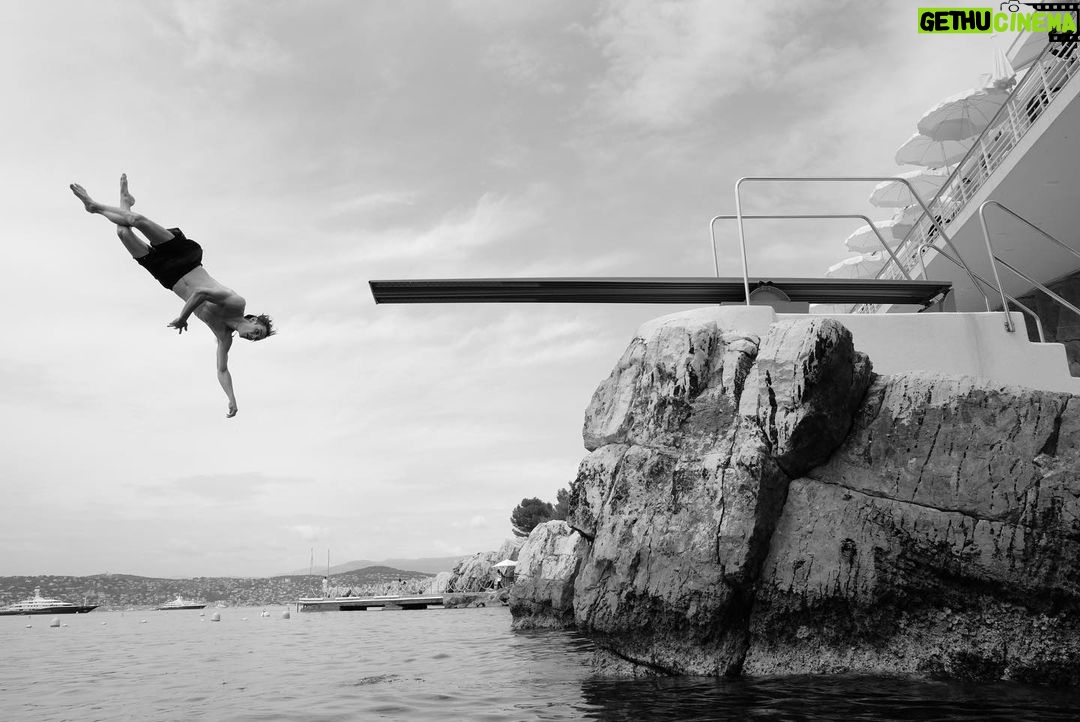 Louis Partridge Instagram - @louispartridge_ chilling at @hotelducapedenroc the morning after the @prada x @vanityfair party, shot by @gregwilliamsphotography. #LouisPartridge #VanityFair #Prada #HotelDuCap #Cannes #CannesFilmFestival #leicaq3 #GregWilliamsPhotography #GregWilliams