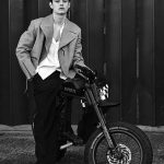 Louis Partridge Instagram - ICON Italy Magazine @pistol @charliegraystudio @thebradylea @chrisbrownstylist @publiceyecomms @prada @iconmagazine @andreatenerani 🤍