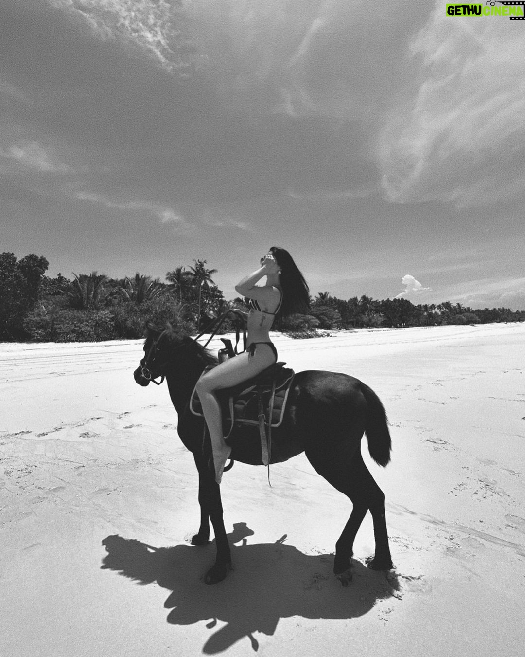 Lovi Poe Instagram - My ride to buffet breakfast, but I think we got lost. 🤪