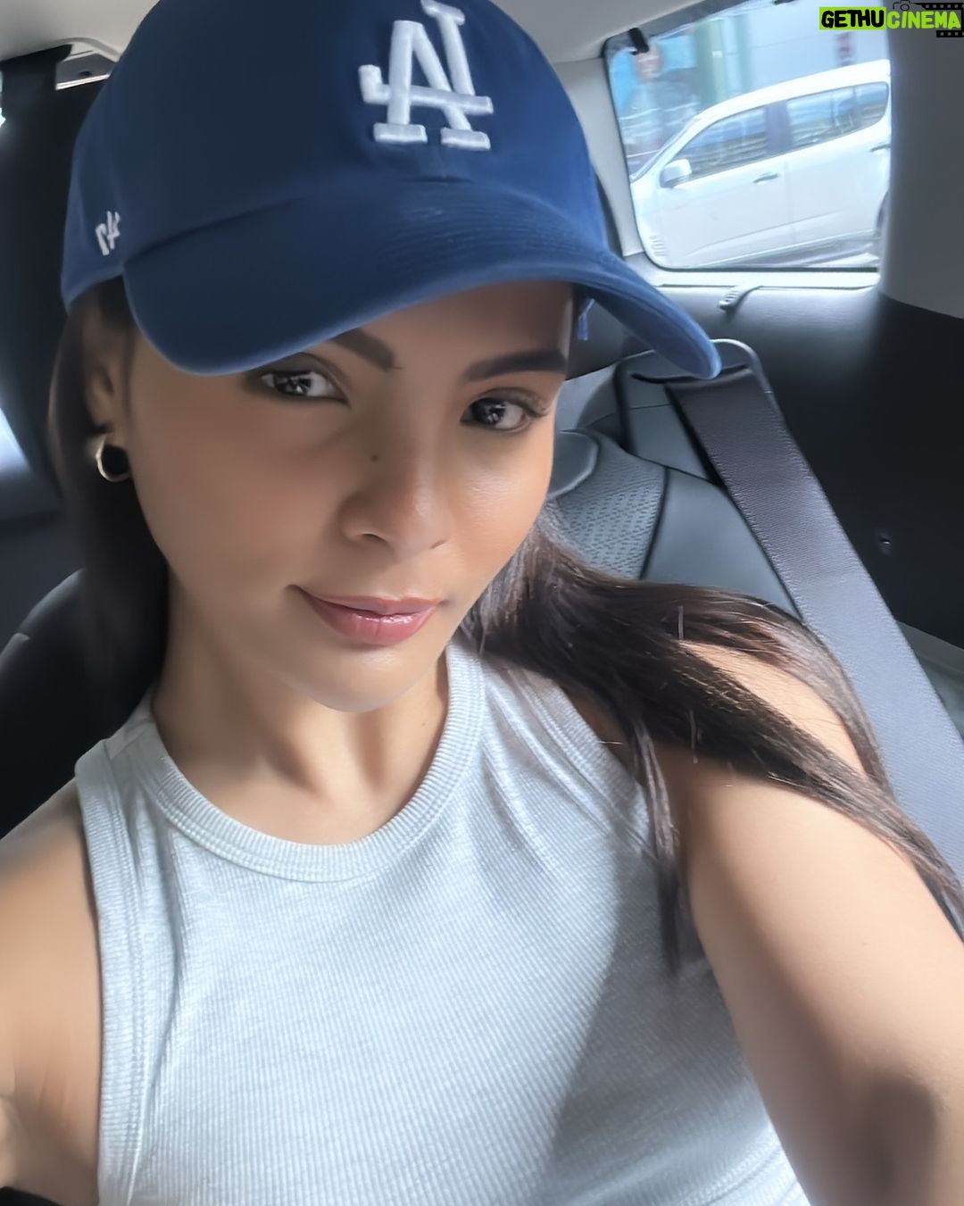 Lovi Poe Instagram - Car moody: “This is for desire,” she said 🎶