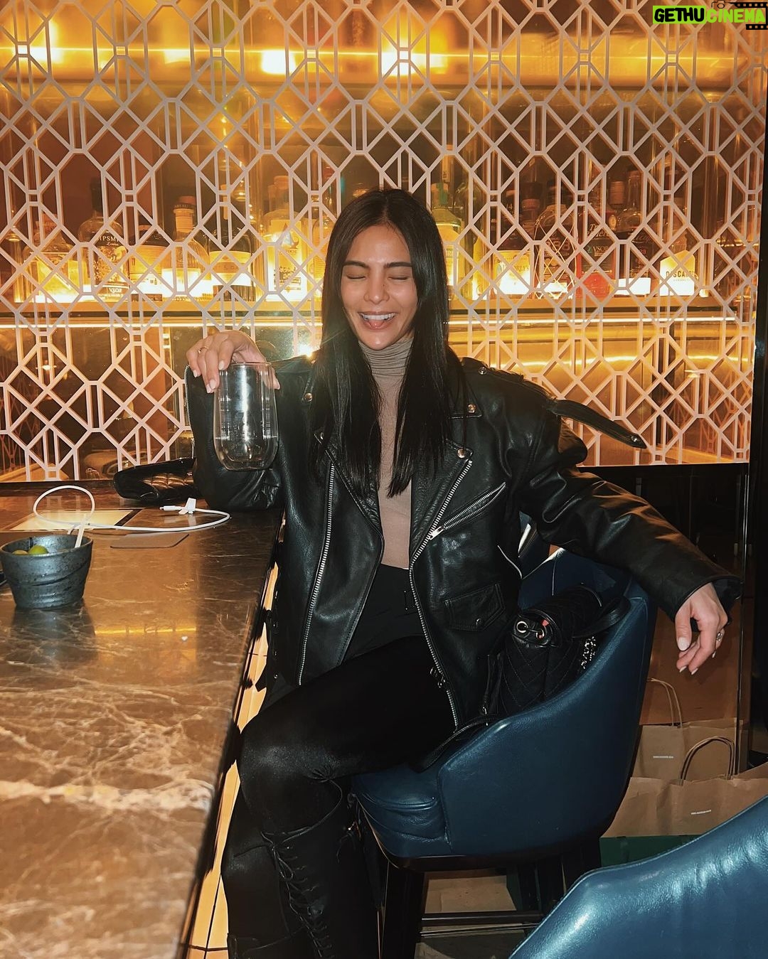 Lovi Poe Instagram - Christmas catch up with @titsermila ♥️ London, United Kingdom