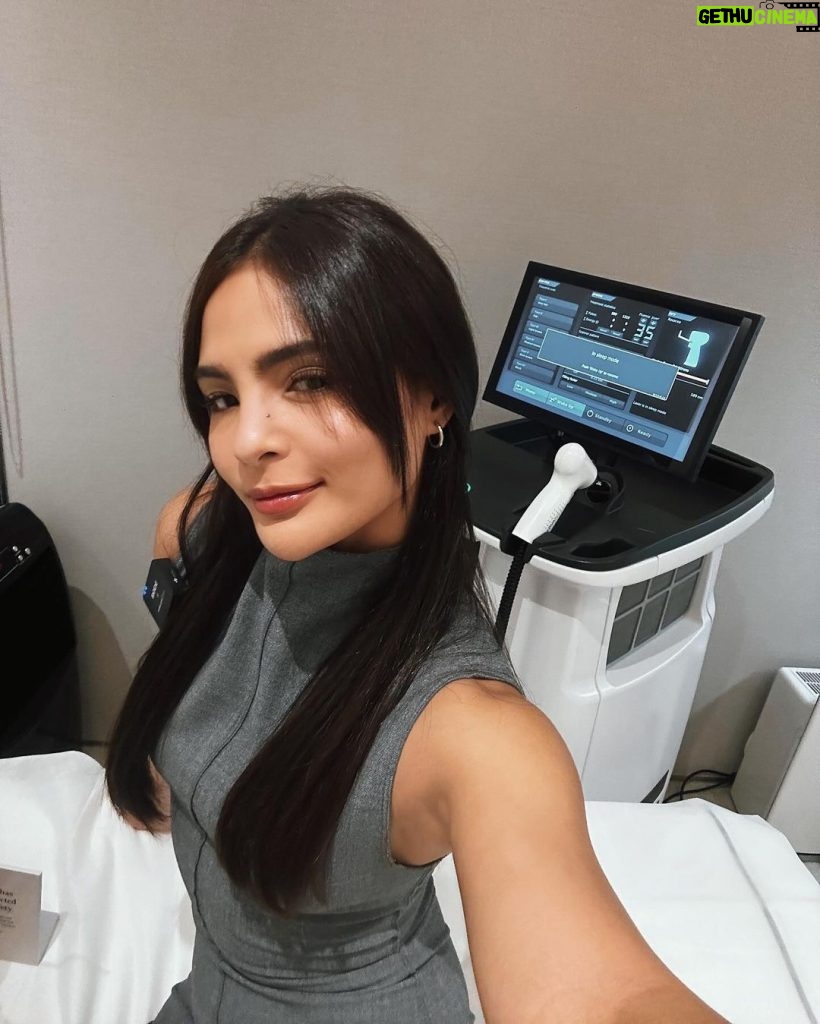 Lovi Poe Instagram - Saw the changes in my skin. Two words: it works ♥️ Swipe left for a peek at the Advalight machine that helped me with my acne problems. I hope it works for you too! 🫶🏼 the first step is to recognize that we can get help…book a consultation with @belobeauty