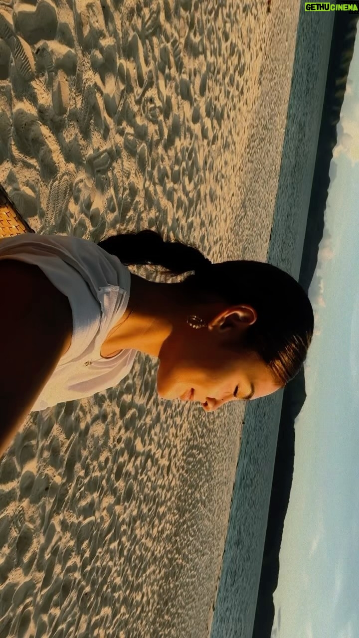 Lovi Poe Instagram - Best seat in the house 🌅 #sunset Palawan, Philippines