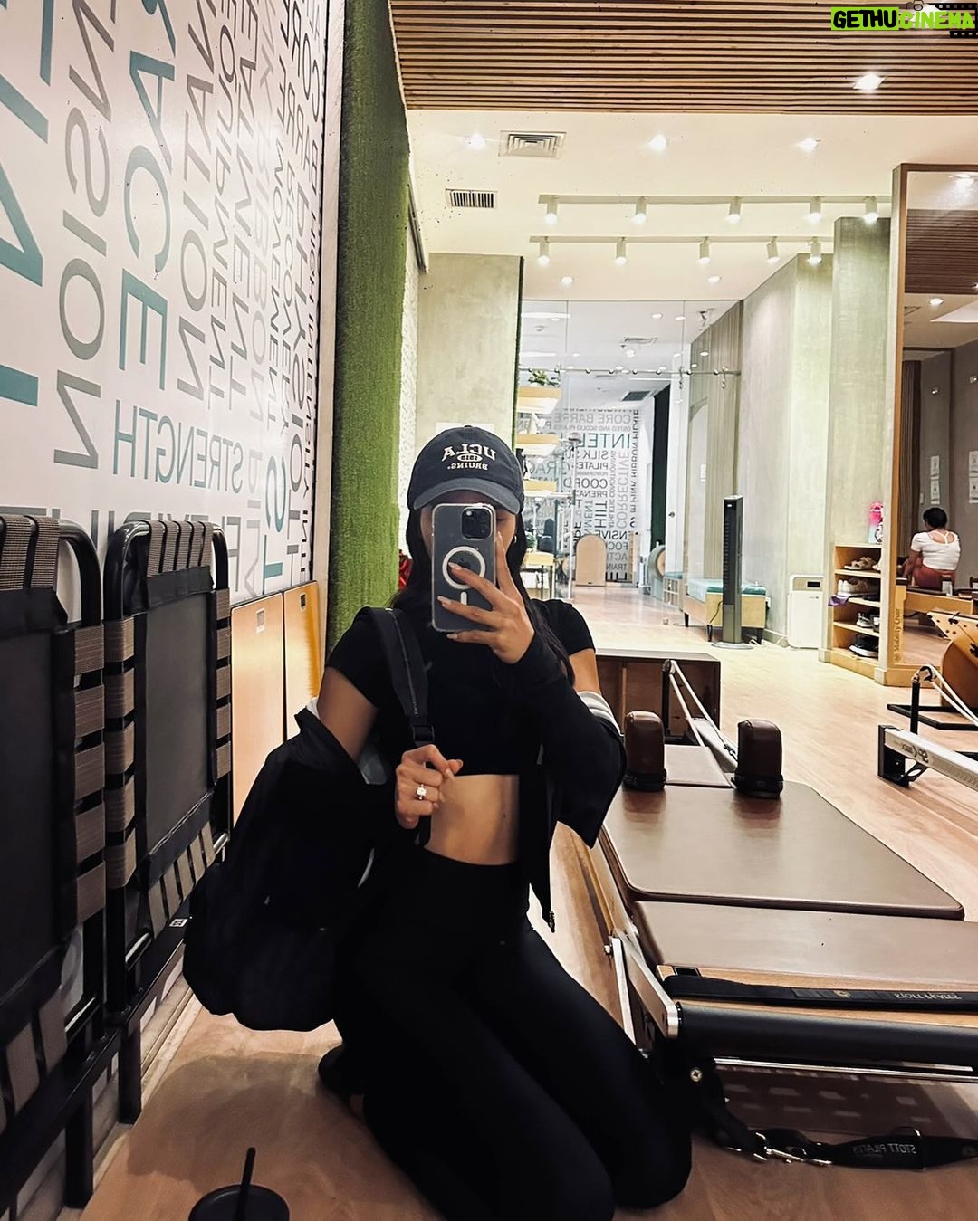 Lovi Poe Instagram - This is your sign to move your body and #LoviYourBody ♥️