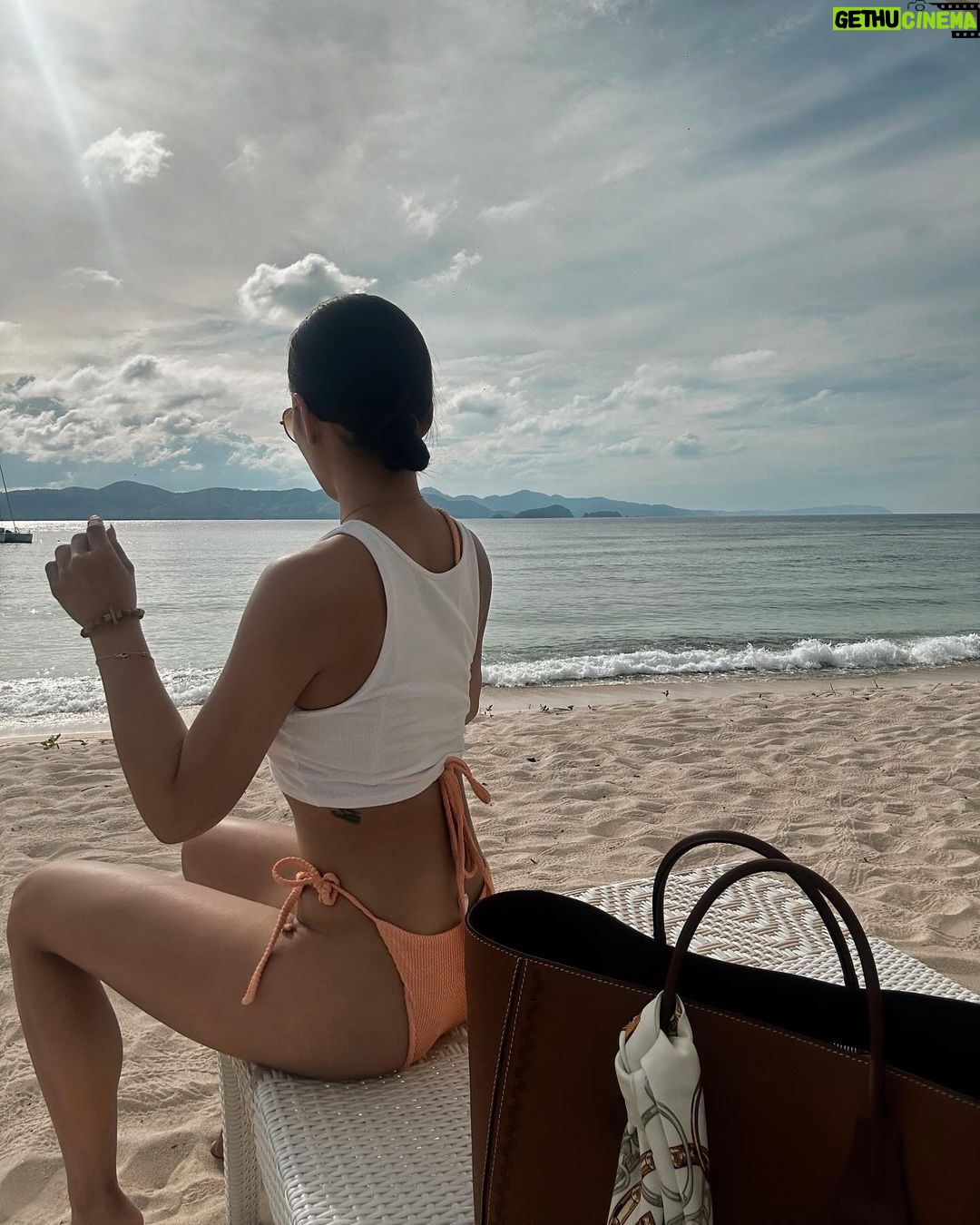 Lovi Poe Instagram - Swipe left for “battle scars” after getting jumpy and hitting my knee, courtesy of the komodo dragon outside my room 🤪 But we’re friends now LOL