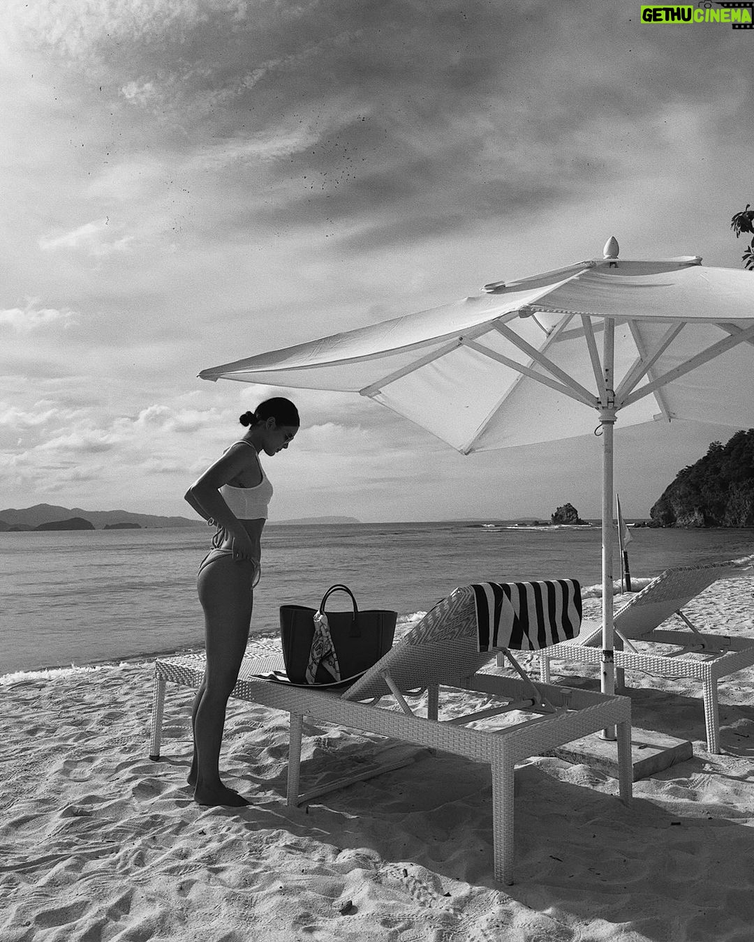 Lovi Poe Instagram - Setting up for some sun energy 🌞