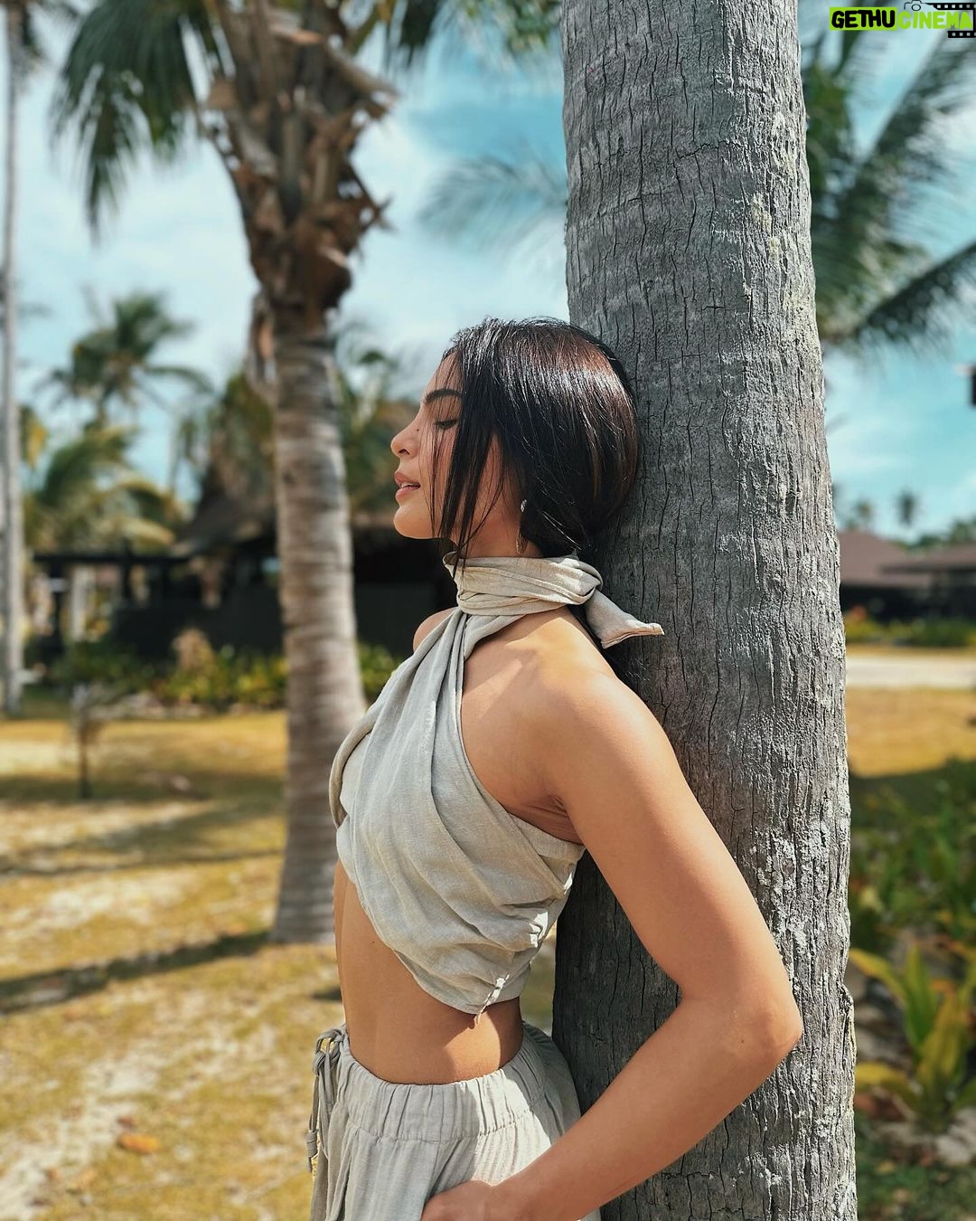 Lovi Poe Instagram - POV: Napapapikit ka kasi…Friday naaaaa at tanaw mo na ang weekend 😌