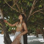 Lovi Poe Instagram - Careful, careful now. Mahirap atang i-achieve and golden tan! 😉