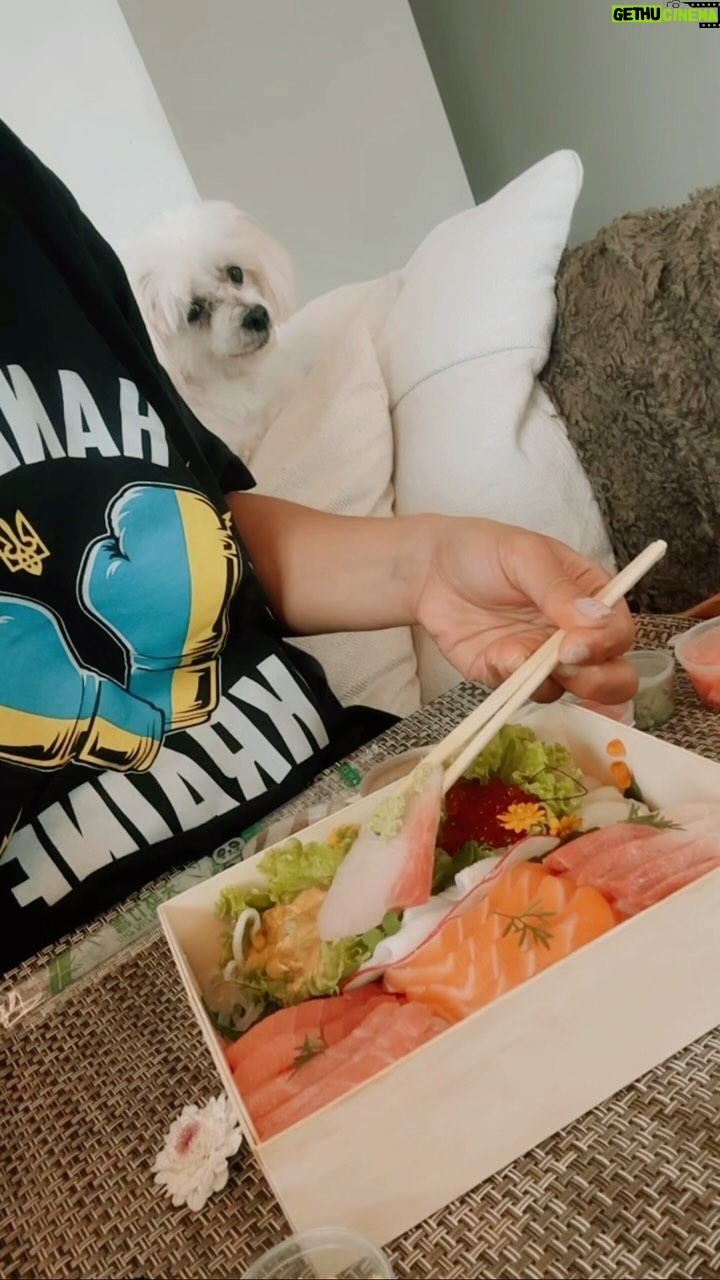 Lovi Poe Instagram - Are you happy sashimi? Cause I’m so happy to see you. 🍣 🥰 #LastMoNaYanLovi but pano ba mag last bite? @infinitygourmetfoods