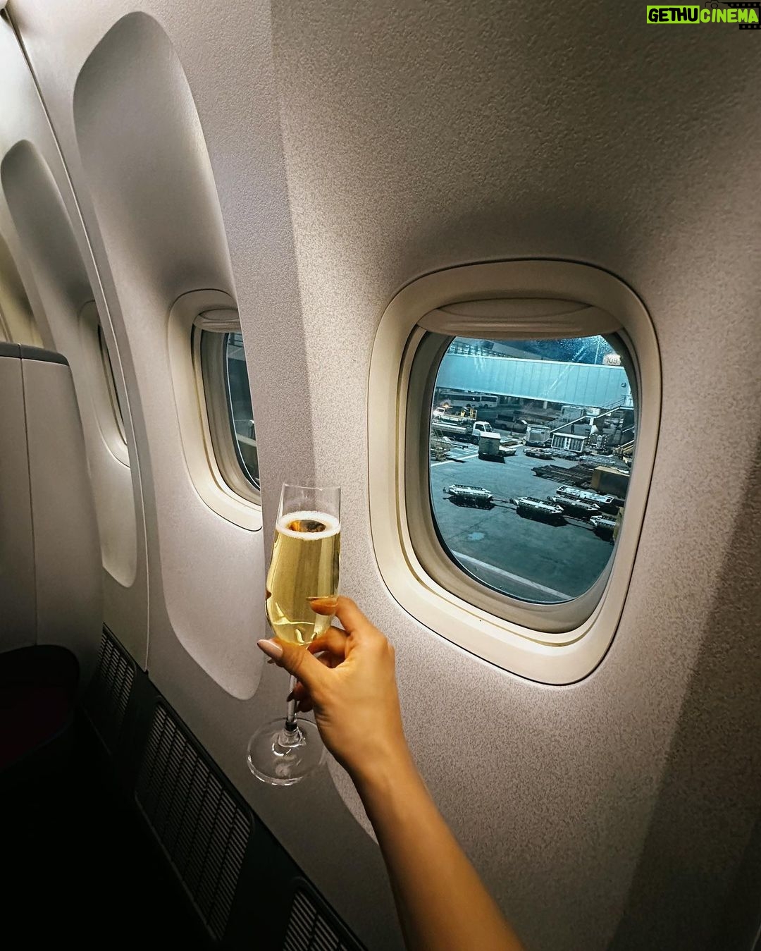Lovi Poe Instagram - Cheers to life+work balance ✈️🎬♥️ Yes, kayang i-achieve…puyat ka nga lang 😂 #LabanLovi