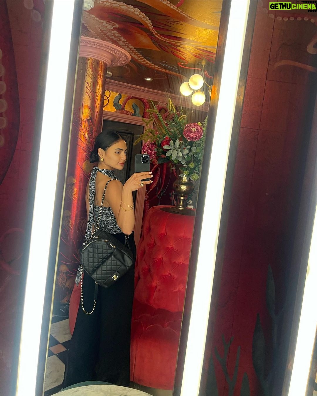 Lovi Poe Instagram - When the food and interior’s on point. 😍 #FlashbackFriday The Ivy Asia