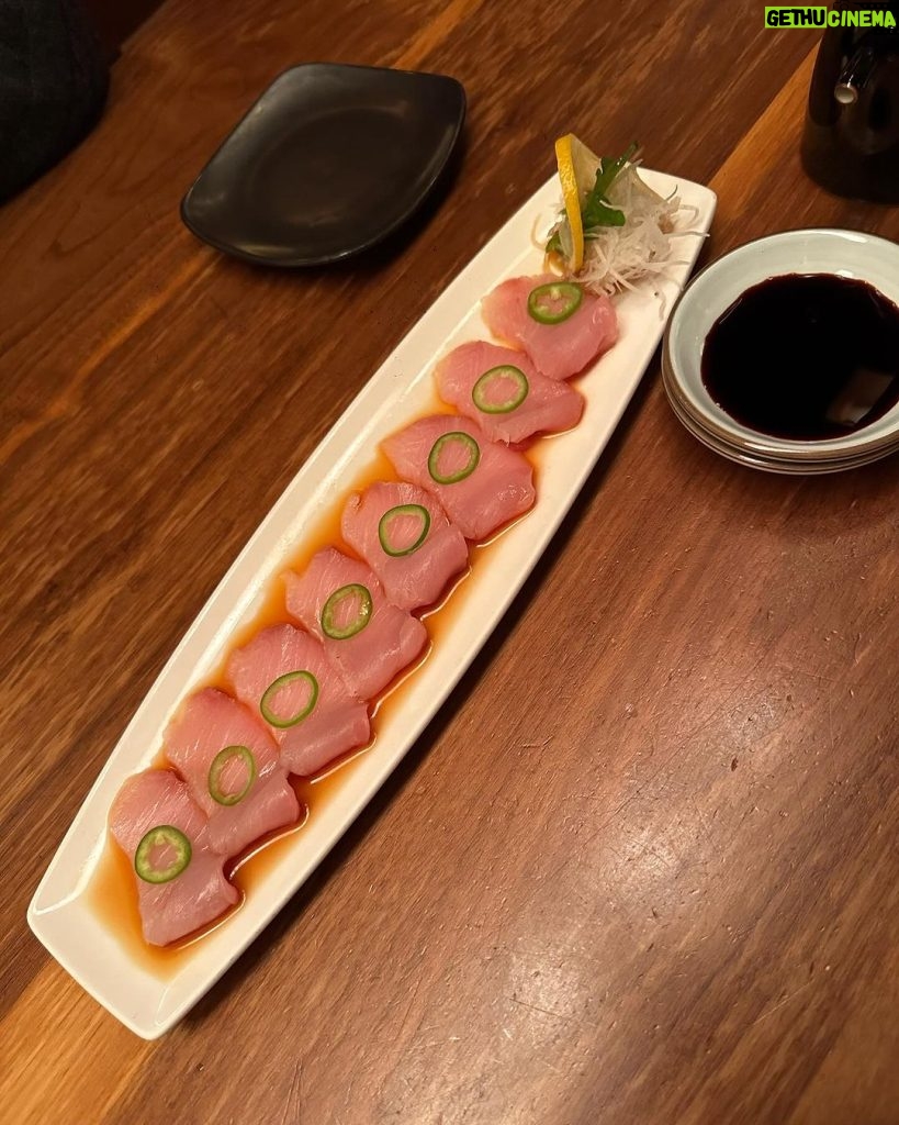 Lovi Poe Instagram - She believed she could, sushi did! 😋🍣 🥢#LastMoNaYanLovi Blue Ribbon Sushi Bar & Grill