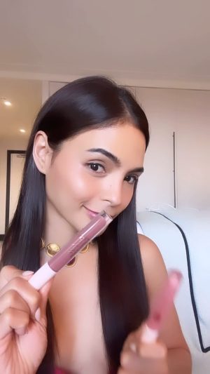 Lovi Poe Instagram - Holiday glow tricks 😉✨ 

My fave products
- Sundaze plumping lip gloss
- Over the Moon face tint 
- Savage liquid eyeliner ♥️
@readysetglowph