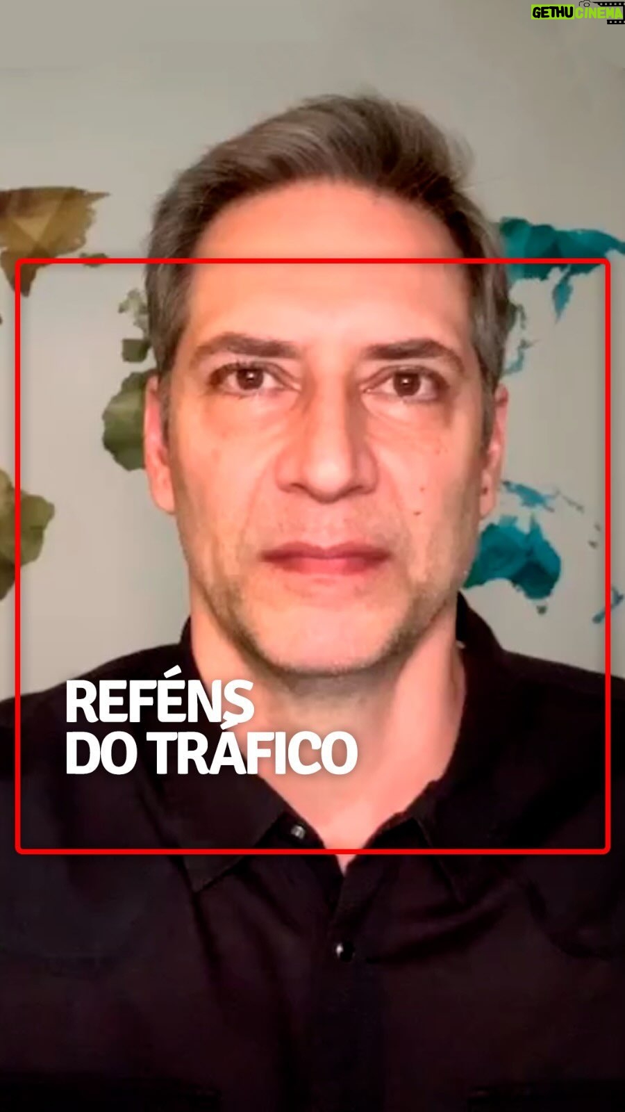 Luís Ernesto Lacombe Instagram - Os bandidos só têm a agradecer ao Executivo Federal e à imprensa. Os bandidos não são mesmo assim tão maus... “Vítimas da sociedade”, talvez até heróis. A culpa? A culpa é toda das forças de segurança... Ah, e do Bolsonaro, claro. #canaldolacombe #canalluisernestolacombe #lacombe #luisernestolacombe #youtube #segurançapública #criminalidade #bandidos #tráfico #traficantes #imprensa #leniência #impunidade