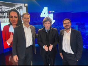 Luís Ernesto Lacombe Instagram - Quem é Javier Milei, candidato à presidência da Argentina que venceu as eleições primárias no país? Vá ao canal do @programa4por4 no YouTube. Lá tem uma entrevista que fizemos com ele.

#javiermilei #milei #argentina #eleições #entrevista #programa4por4