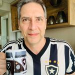 Luís Ernesto Lacombe Instagram - Quando apenas o Botafogo me proporciona alegrias… #botafogo #botafoguense #botafogofr #líder #brasileirão