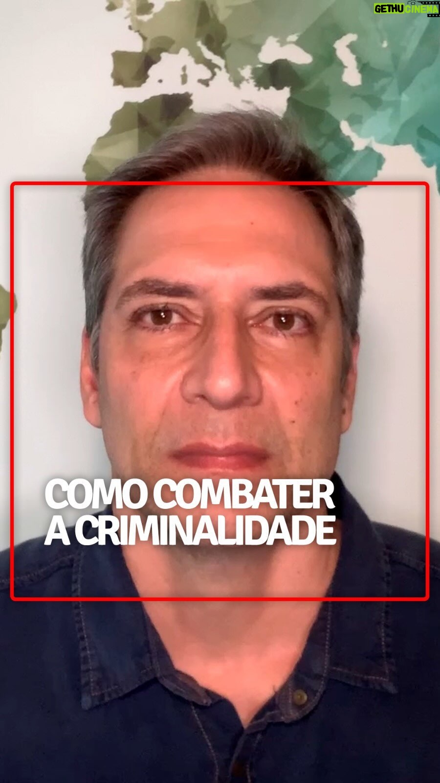 Luís Ernesto Lacombe Instagram - O que estão propondo como combate à criminalidade no Brasil é uma enganação. Impunidade só gera mais criminalidade. O que poderíamos aprender com o exemplo de El Salvador, que já foi o país mais violento do mundo? #canaldolacombe #canalluisernestolacombe #lacombe #luisernestolacombe #youtube #jornalismo #jornalista #criminalidade #impunidade #crime #crimes #punição #prisão #elsalvador #nayibbukele #bukele