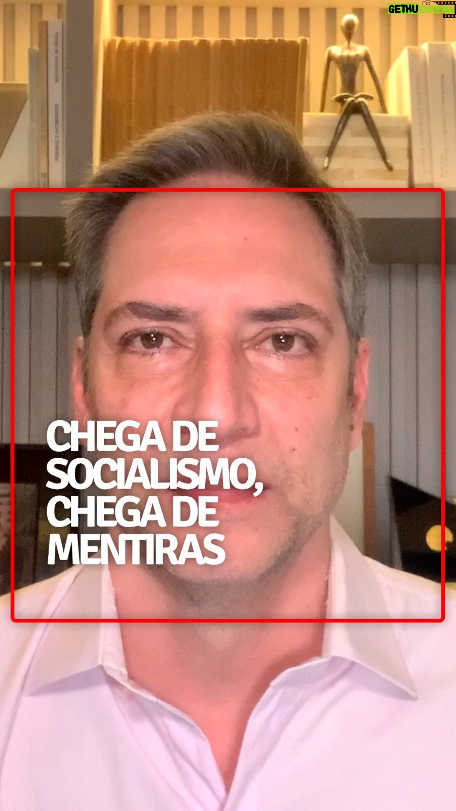 Luís Ernesto Lacombe Instagram - Pelo que a velha imprensa publica, só existe extrema direita. Extrema esquerda foi extinta, ou talvez nunca tenha existido. E vira “ultradireita”, “extremista”, “radical” quem a velha imprensa decidir... Contra a realidade, a turma militante mentirosa resolveu atacar o Chega, partido que mais cresce em Portugal. Ninguém quer dar ouvidos ao que dizem seus líderes, ou pelo menos ler o enxuto estatuto do partido... O negócio é tentar narrativas. #canaldolacombe #canalluisernestolacombe #lacombe #luisernestolacombe #youtube #jornalismo #jornalista #portugal #chega #estatuto #chega #conservadorismo #liberalismo #narrativas #mentiras #ultradireita #extremadireita #radicais