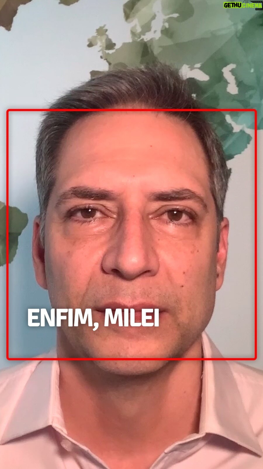 Luís Ernesto Lacombe Instagram - Os ataques da velha imprensa a Javier Milei são mais uma prova de que o jornalismo se matou. Milei foi chamado até de nazista... E não importa o que ele tenha dito no discurso de posse. Os antigos “donos da verdade” já o condenaram, no mais típico comportamento de extremistas de esquerda. #canaldolacombe #canalluisernestolacombe #lacombe #luisernestolacombe #youtube #jornalismo #jornalista #javiermilei #milei #argentina #presidenteargentino #velhaimprensa