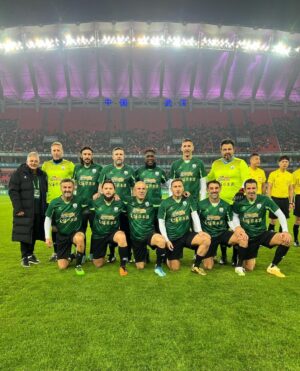 Luís Figo Instagram - ALL STARS EUROPE vs ALL STAR AMERICA football game in Wuhan, so many friends 👌🤩Thks for all the support, love and respect 🇨🇳⚽️