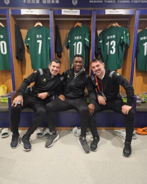 Luís Figo Instagram - ALL STARS EUROPE vs ALL STAR AMERICA football game in Wuhan, so many friends 👌🤩Thks for all the support, love and respect 🇨🇳⚽️