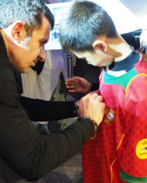 Luís Figo Instagram - ALL STARS EUROPE vs ALL STAR AMERICA football game in Wuhan, so many friends 👌🤩Thks for all the support, love and respect 🇨🇳⚽️