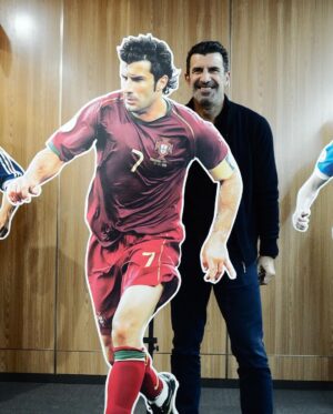Luís Figo Instagram - ALL STARS EUROPE vs ALL STAR AMERICA football game in Wuhan, so many friends 👌🤩Thks for all the support, love and respect 🇨🇳⚽️