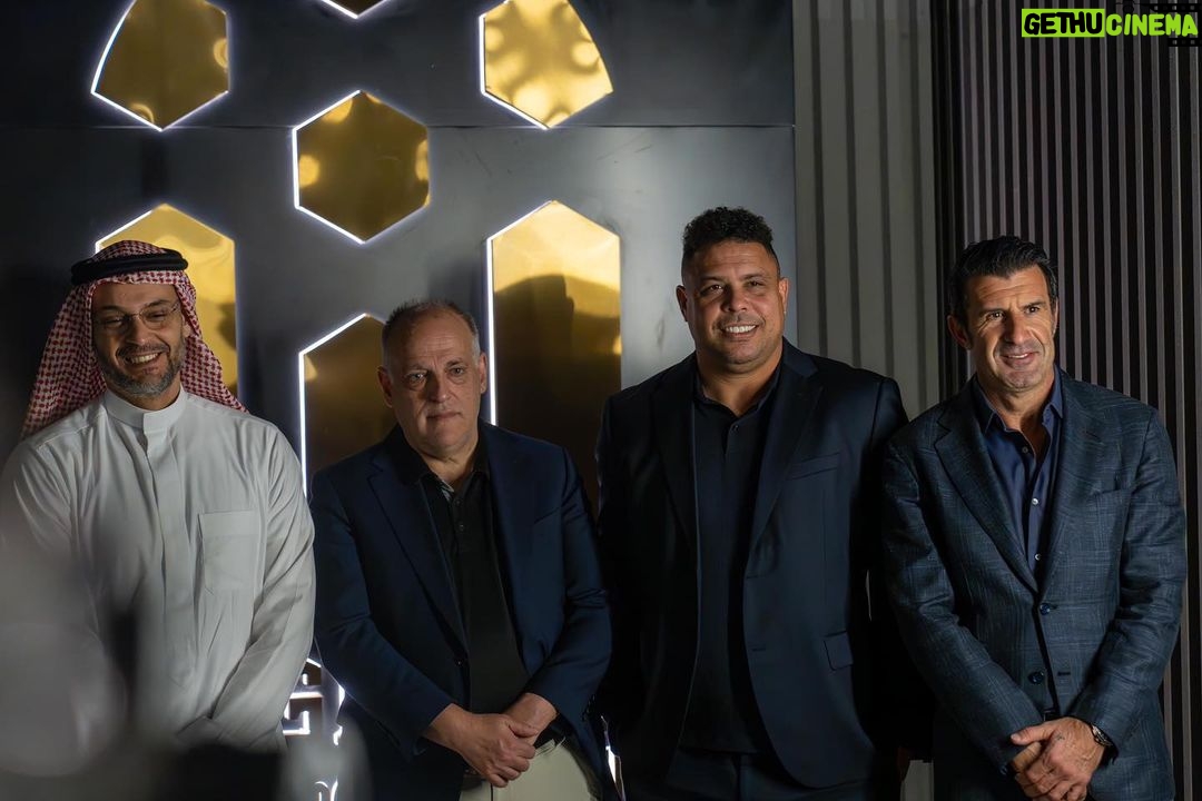 Luís Figo Instagram - It was a pleasure to inaugurate in Riyadh the GASTRO SPORT concept at @laliga29sriyadh, where you can share your passion for sport and gastronomy, and the new immersive museum with @legends_experience, The Home of Football.