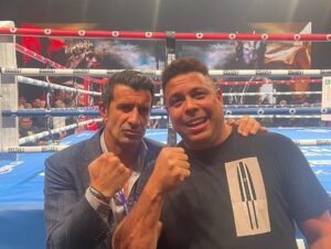 Luís Figo Instagram - Showtime !!! Great experience watching the thrilling the #BattleofTheBaddest in Riyadh. @tysonfury @francisngannou @laliga 💪🤘🥊