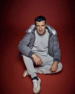 Luís Figo Instagram - Wish you a nice Sunday with @luisfigobrand 🤩