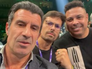 Luís Figo Instagram - Showtime !!! Great experience watching the thrilling the #BattleofTheBaddest in Riyadh. @tysonfury @francisngannou @laliga 💪🤘🥊