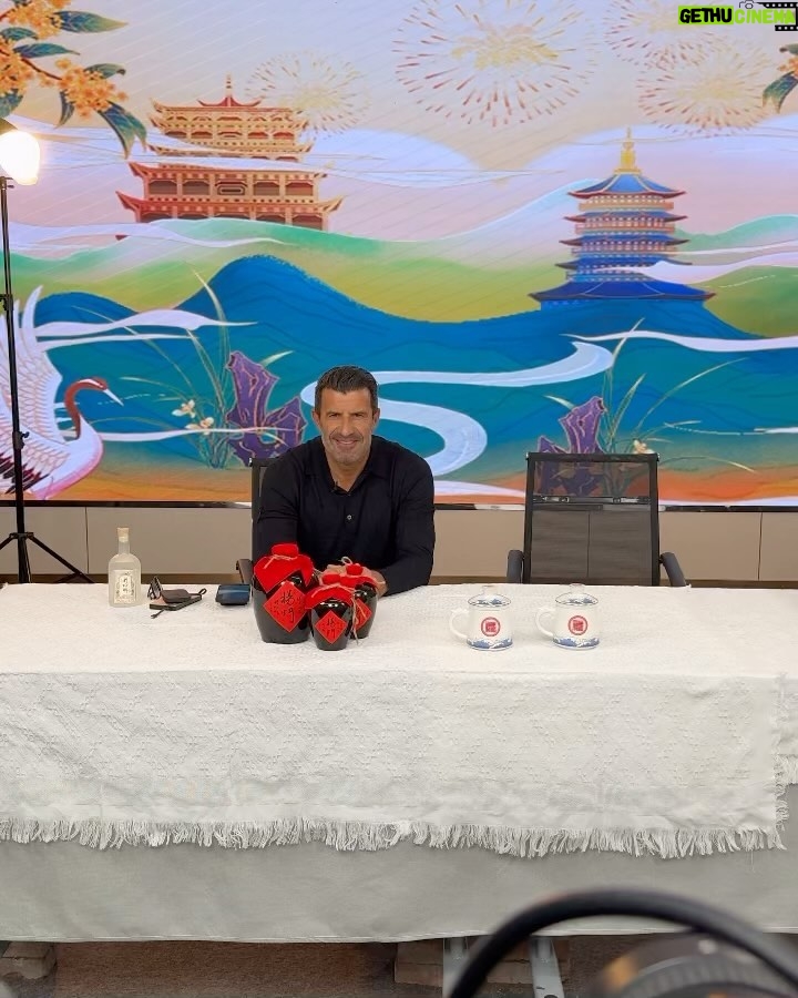 Luís Figo Instagram - Thks China 🇨🇳 for the warm welcome!! #chengdu