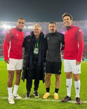 Luís Figo Instagram - ALL STARS EUROPE vs ALL STAR AMERICA football game in Wuhan, so many friends 👌🤩Thks for all the support, love and respect 🇨🇳⚽️