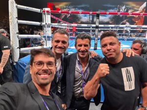 Luís Figo Instagram - Showtime !!! Great experience watching the thrilling the #BattleofTheBaddest in Riyadh. @tysonfury @francisngannou @laliga 💪🤘🥊