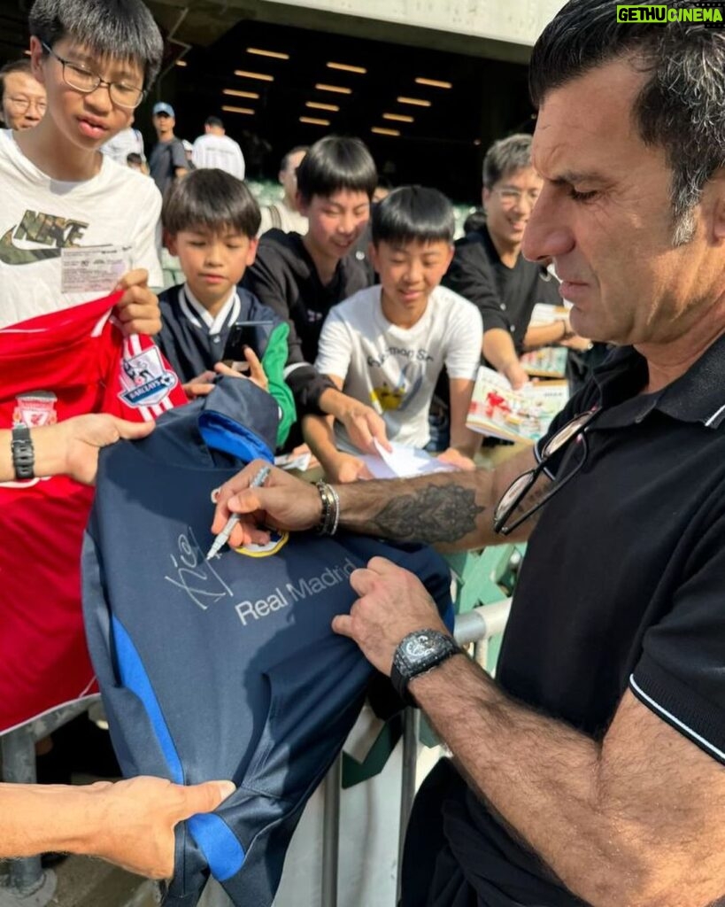 Luís Figo Instagram - The first Legends game of 2024 was in Hong Kong 🇭🇰⚽️