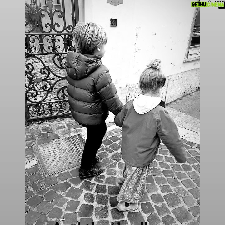 Luca Argentero Instagram - Un inizio ‘24 scoppiettante…💫🚀☀️