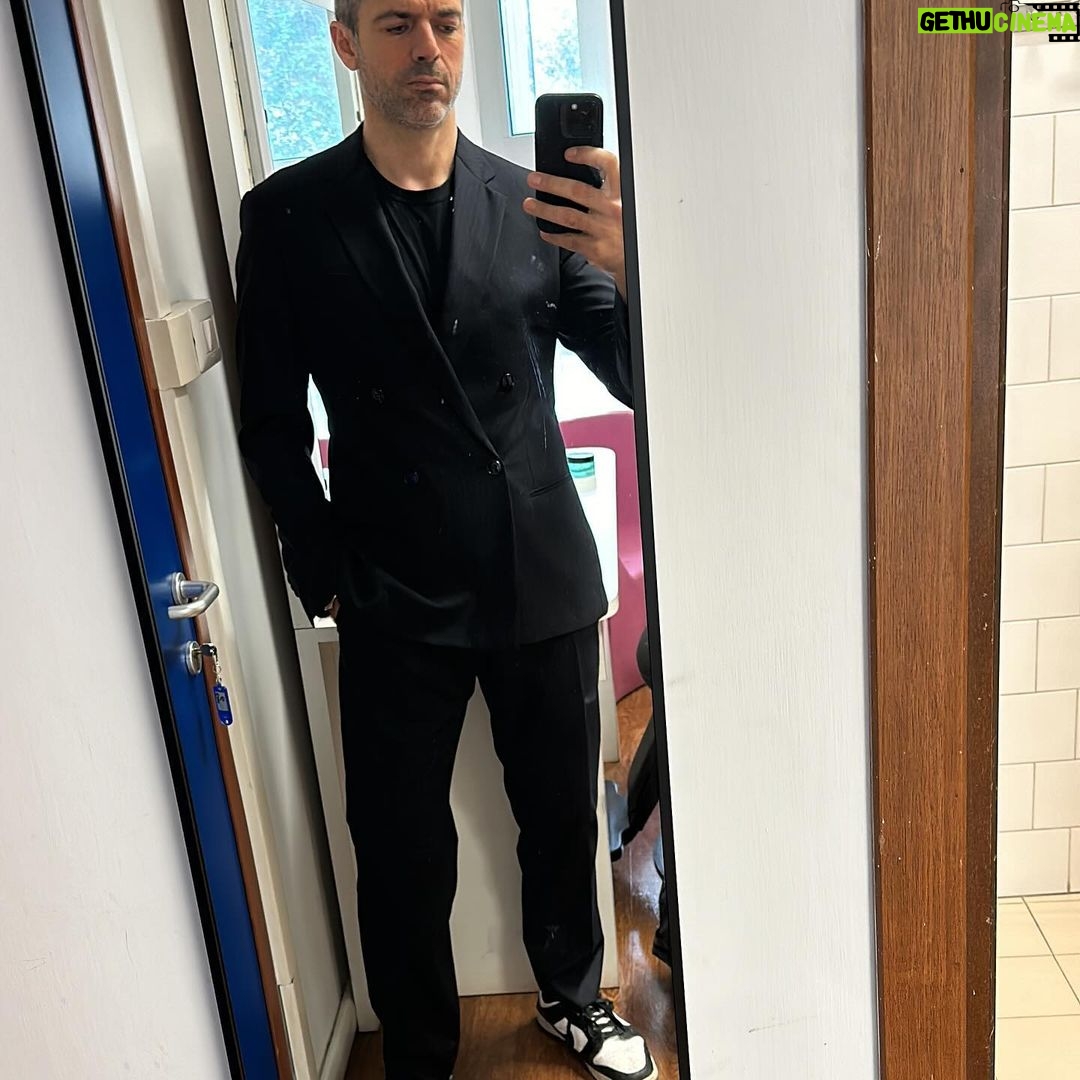 Luca Argentero Instagram - Un inizio ‘24 scoppiettante…💫🚀☀️