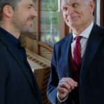 Luca Argentero Instagram - Per bere un caffè con Luca ci hanno messo … «alle strette»! 😱😂 Tutti i dettagli per partecipare al nostro concorso su uncaffeconargentero.it.  Ma raccontaci: qual è stata la follia più grande che hai fatto per bere un caffè con una persona per te speciale? 🥰☕️