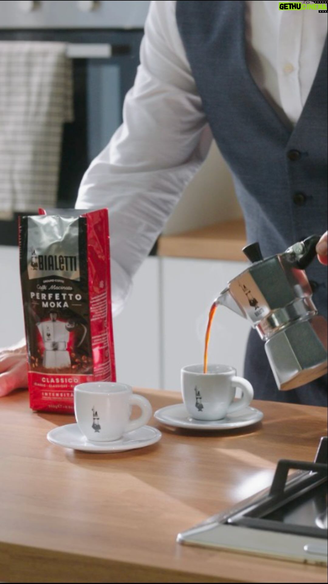 Luca Argentero Instagram - A bere un caffè con Luca Argentero potresti essere tu... per davvero! 🤩
Scopri come partecipare al concorso su uncaffeconargentero.it ☕️
